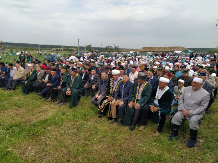 Мусульмане собрались у могилы Абыз-бабая в селе Татарские Тюки Дрожжановского района