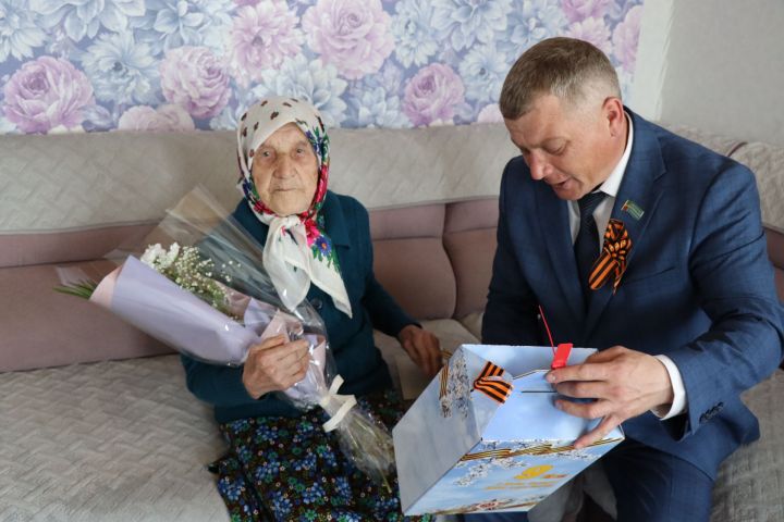 Чүпрәледән тыл ветераны Суфия Хәйруллина: «Сугыш башланганда миңа 10 яшь тулган иде»