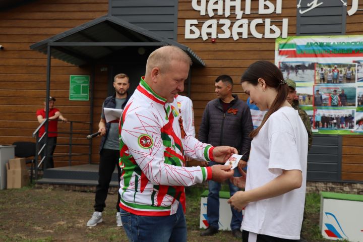 Глава Дрожжановского района Марат Гафаров вручил золотые знаки отличия ГТО