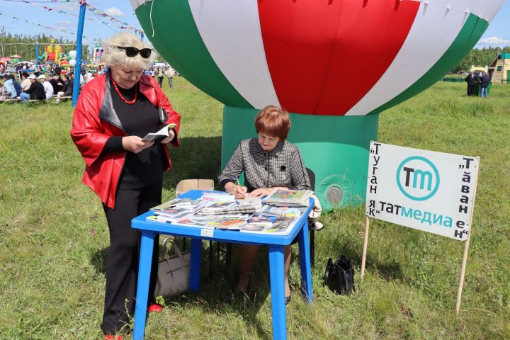 На празднике Сабантуй была организована подписка на газеты «Туган як» и «Таван ен»