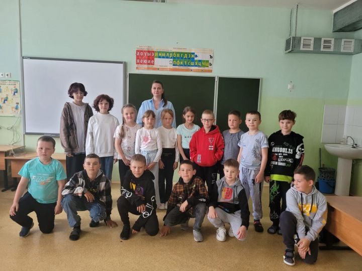 В пришкольном лагере Стародрожжановской СОШ прошла встреча с детьми по ПДД