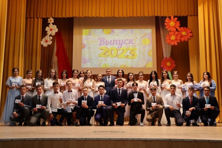 Дрожжановским выпускникам вручили золотые знаки отличия ВФСК ГТО