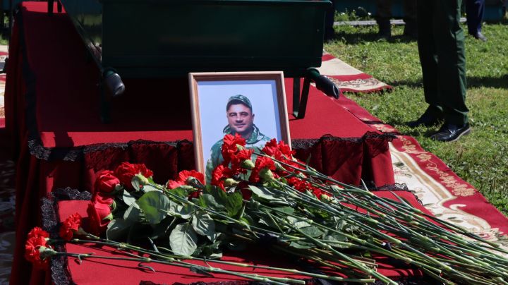 В Дрожжановском районе простились с военнослужащим, который погиб в СВО