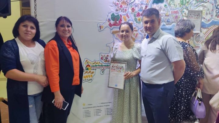 Работники культуры Дрожжановского района участвовали на торжественной презентации Вышитой карты Республики Татарстан
