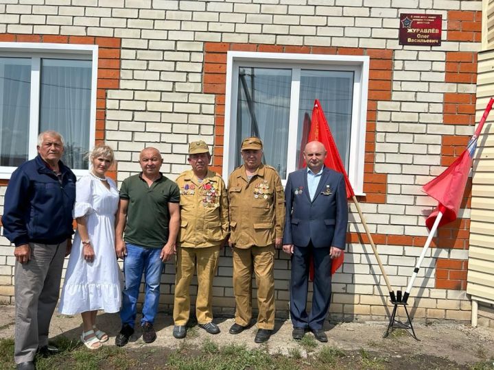 В Дрожжаном ветерану боевых действий в Афганистане установили памятную доску