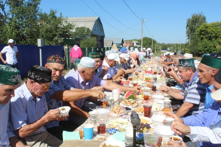 Чүпрәледә Яңа Кәкерленең Кызыл Армия урамы кешеләре бәйрәм итте