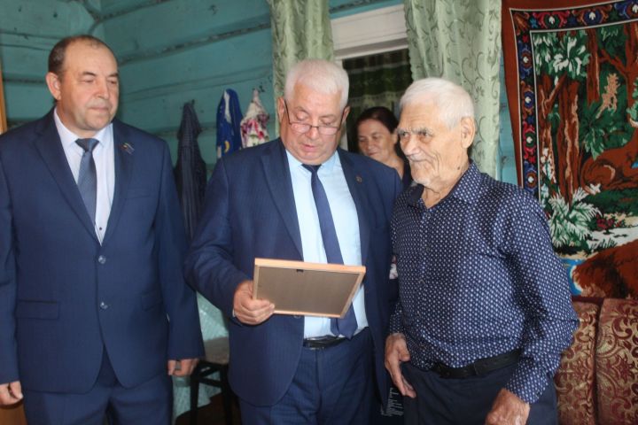 Труженик тыла в селе Новое Ильмово Дрожжановского района РТ  отметил 90-летний юбилей