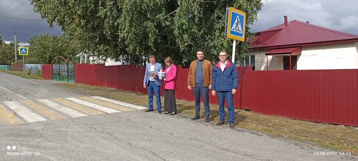 «Единая Россия» провела в Дрожжановском районе РТ мониторинг безопасности пешеходных переходов возле социально значимых объектов