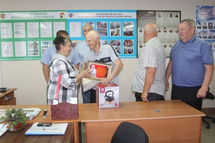 Житель села Старое Дрожжаное Ханбик Камалов отметил 75-летний юбилей