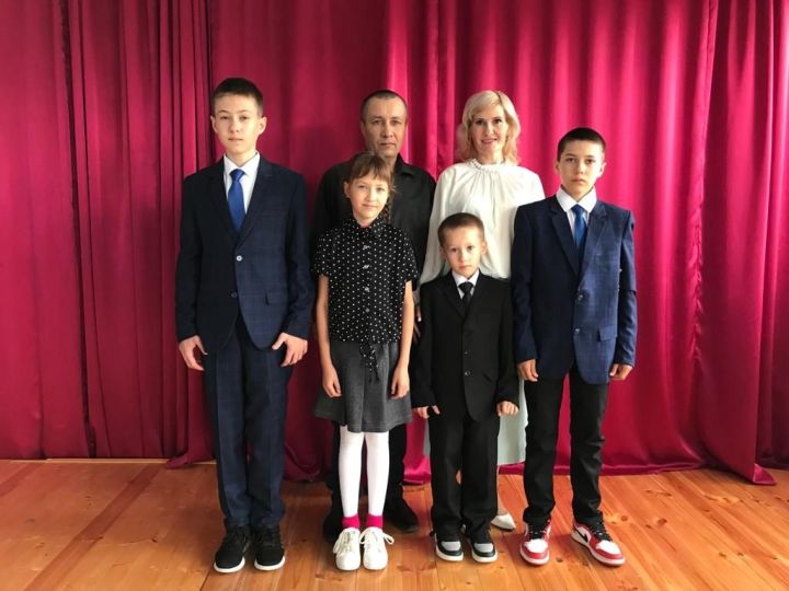 Семья Клементьевых из Дрожжановского района принимает участие в фестивале семей Татарстана «Нечкэбил»