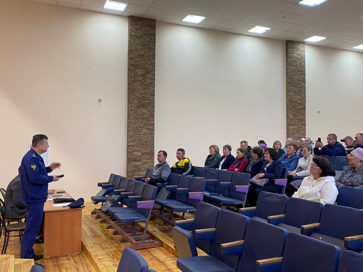 Прокурор Дрожжановского района РТ провёл выездной совместный прием граждан в селе Нижний Каракитан