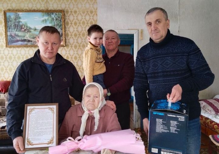 Мать-героиню Кудряшову Нину Петровну из Дрожжановского района РТ поздравили с юбилеем