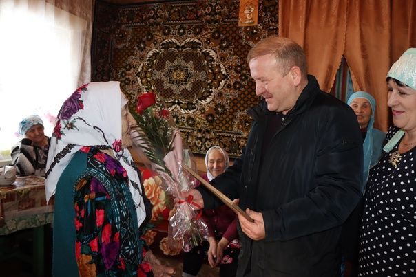 Марат Гафаров поздравил жительницу села Большая Цильна Дрожжановского района РТ с  90-летием