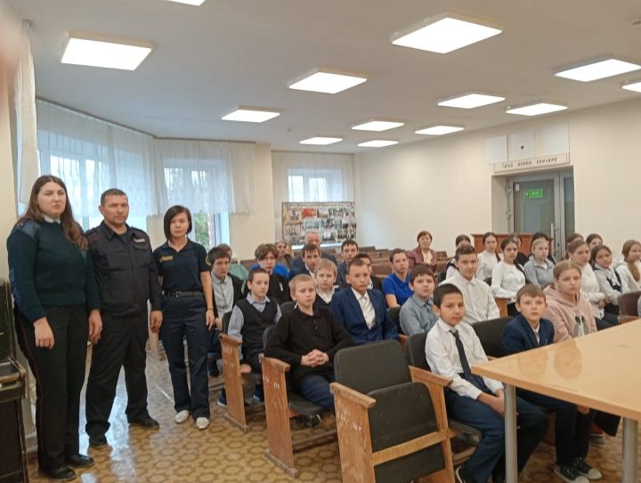 В Старочукалинской школе Дрожжановского района РТ прошла встреча учащихся с инспекторами