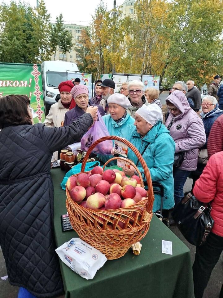 Дрожжановцы реализуют сельхозпродукцию на ярмарке в Казани