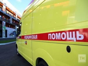 На перекрестке в Казани перевернулась скорая – пострадали пять человек