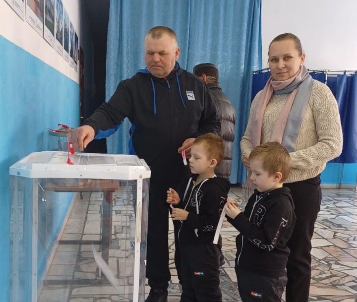 Семьи Дрожжановского района РТ принимают активное участие в выборах Президента РФ
