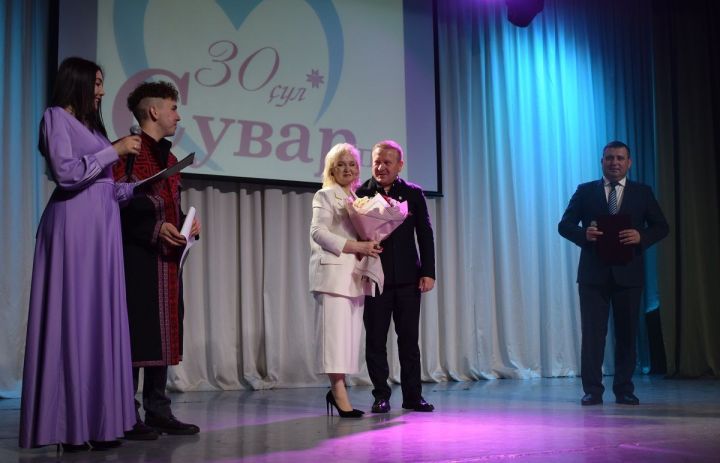 Дрожжановцы поздравили коллектив газеты «Сувар» с 30-летним юбилеем