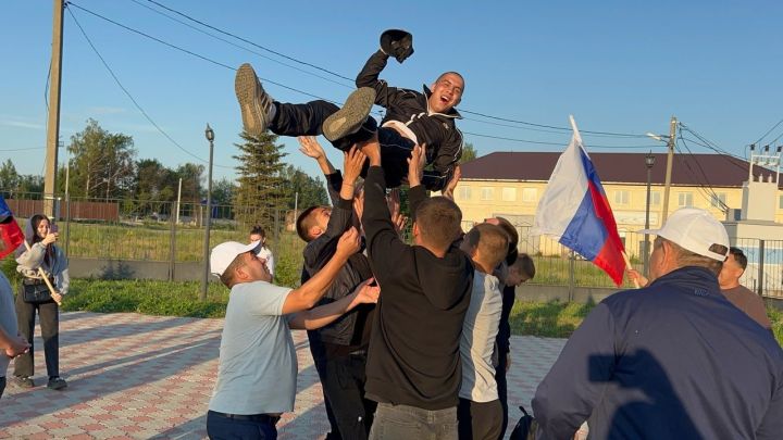 Четверо дрожжановцев отправились на службу в армию