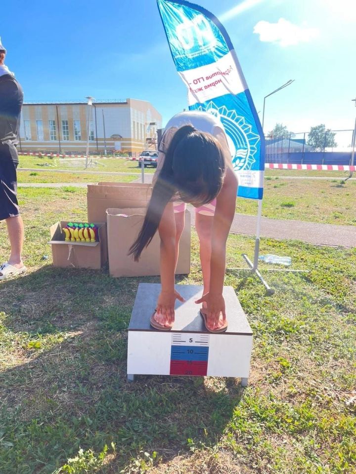 В Дрожжаном в рамках празднования Дня семьи, любви и верности была организована мобильная площадка для выполнения нормативов ГТО