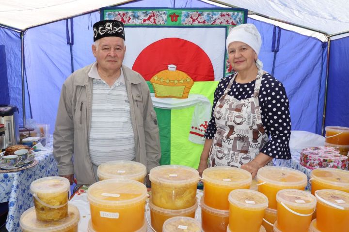 В Дрожжановском районе РТ в рамках празднования Дня республики и района состоялась медовая ярмарка