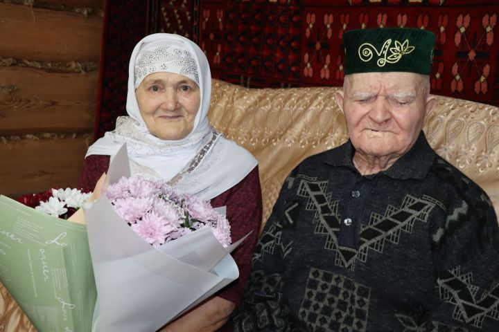 В Дрожжановском районе РТ поздравили «бриллиантовых» юбиляров