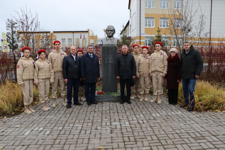 В Дрожжановском районе почтили память Героя Советского Союза Исмагила Хакимова