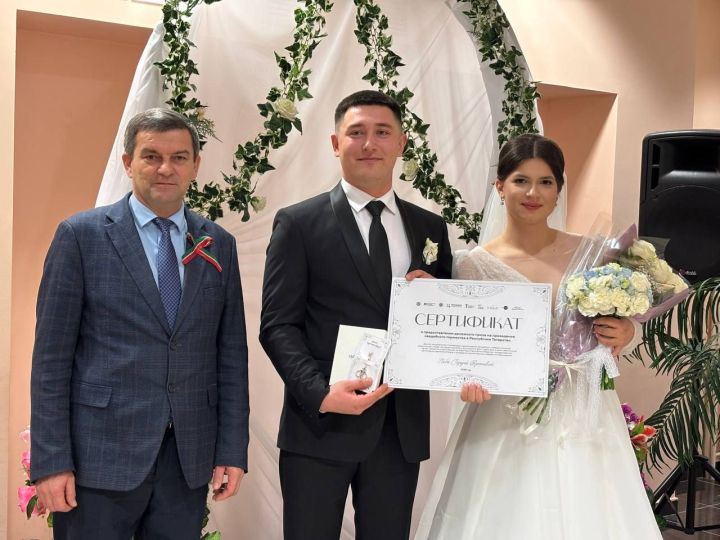 Чүпрәледә Самерхановлар туй үткәрергә 100 мең сумлык оттылар