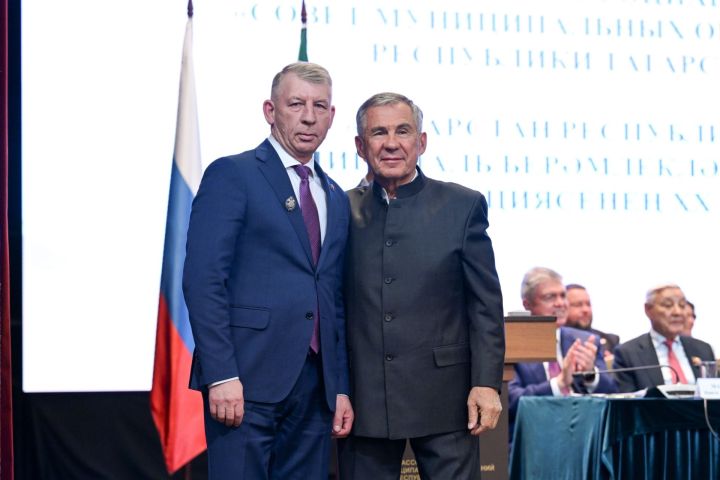 Замруководителя исполкома Дрожжановского района удостоен почётного звания заслуженного работника местного самоуправления РФ