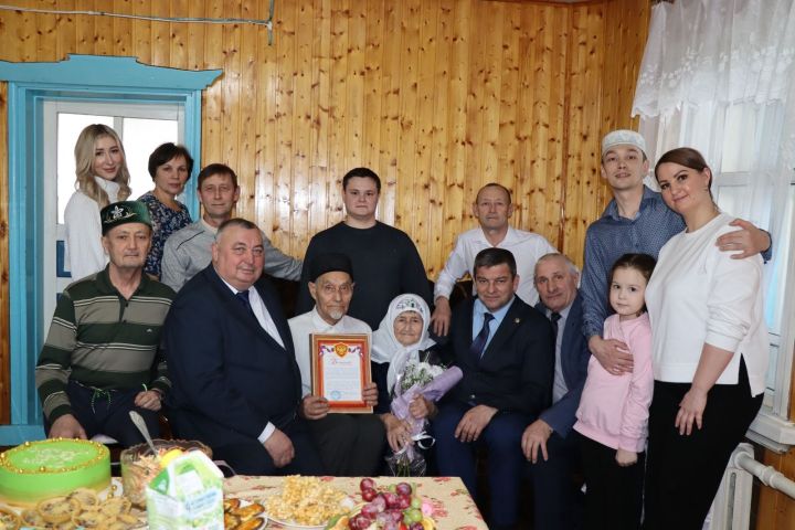 Житель села Новые Какерли Дрожжановского района РТ Амирзян Багаутдинов отметил 90-летний юбилей