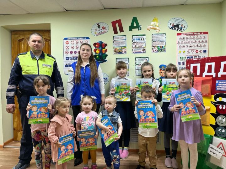 В МБДОУ «Староильмовском детском саду «Солнышко» автоинспекторы провели встречу с воспитанниками