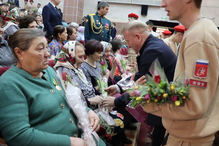 Тӑван çӗршыва хӳтӗлекенсене ӳстерекенсем