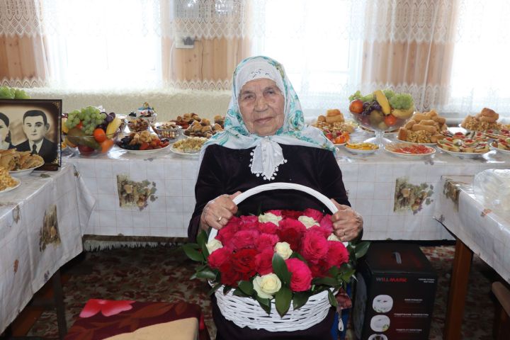 Ун балага гомер биргән