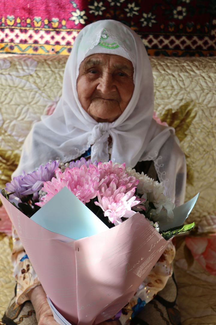 Иске Шәйморза авылыннан Әдия Абдулла кызы Сабирҗанова 95 яшьлек юбилеен билгеләде