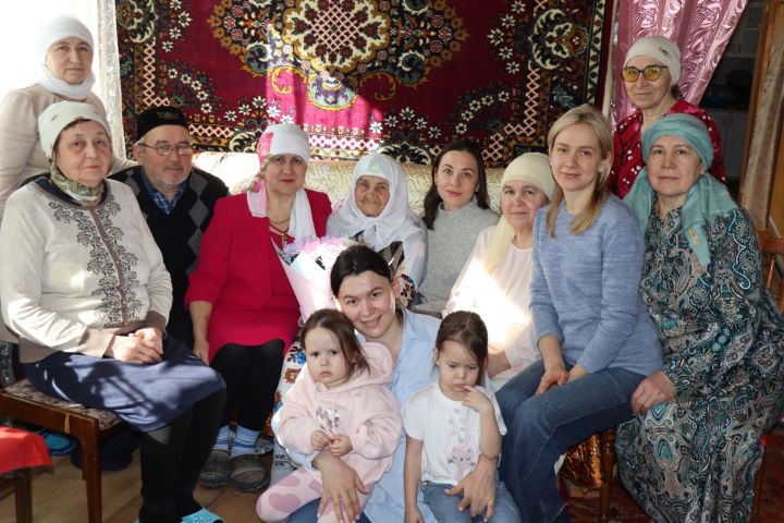Иске Шәйморза авылыннан Әдия Абдулла кызы Сабирҗанова 95 яшьлек юбилеен билгеләде