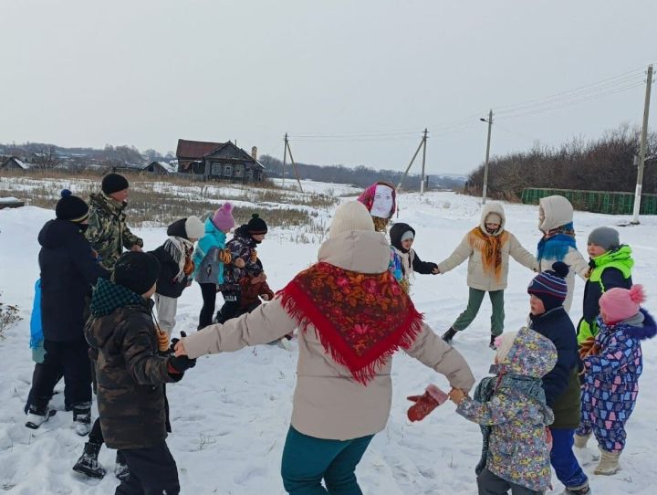 Хӗле ӑсатса, ҫуркунне кӗтсе илни