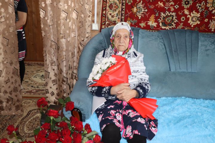 Иске Чүпрәле авылында яшәүче Фәсәхатбану Хамзинага 95 яшь тулды