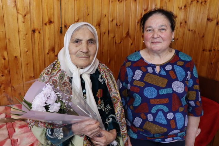 Кече Чынлы авылында яшәүче Гөлҗиһан апа Шәйдуллова сугыш елларын искә алды