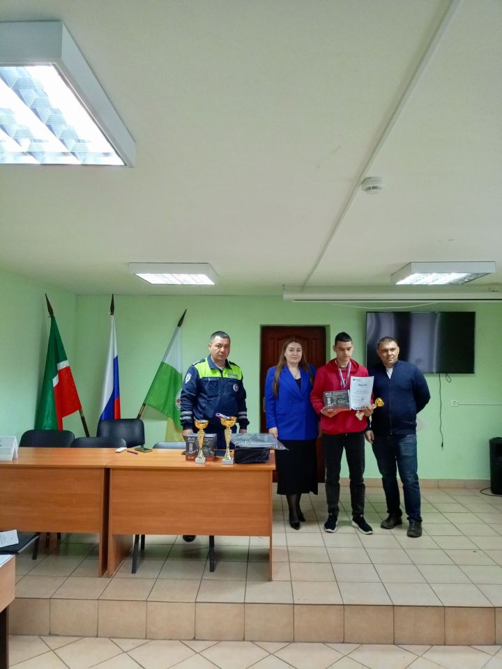 В Дрожжановском техникуме прошел конкурс по автомногоборью среди студентов