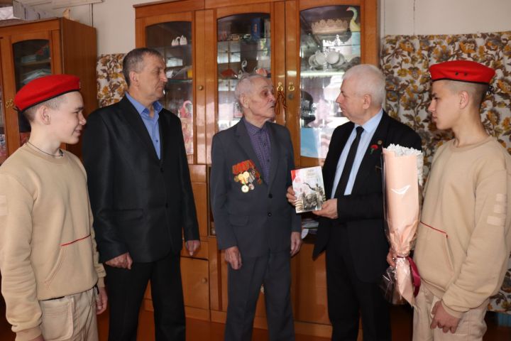 В Дрожжановском районе РТ вручают подарки ветеранам ко Дню Победы