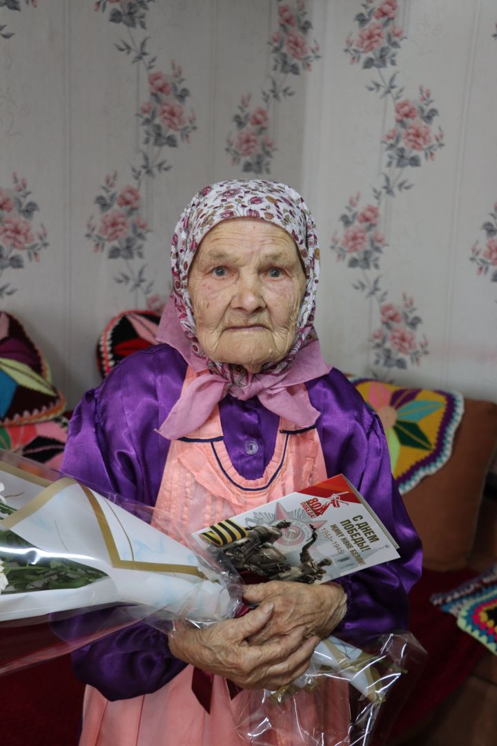 В Дрожжановском районе РТ вручают подарки ветеранам ко Дню Победы