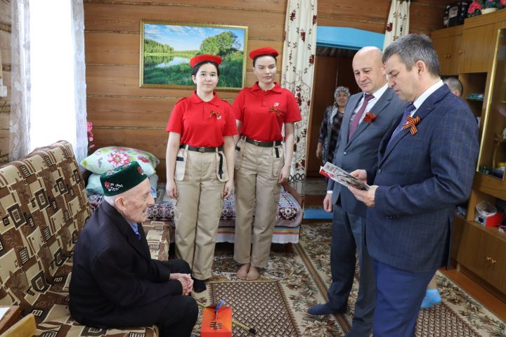В Дрожжановском районе РТ вручают подарки ветеранам ко Дню Победы