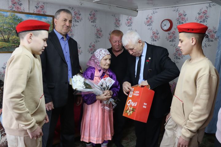 В Дрожжановском районе РТ вручают подарки ветеранам ко Дню Победы