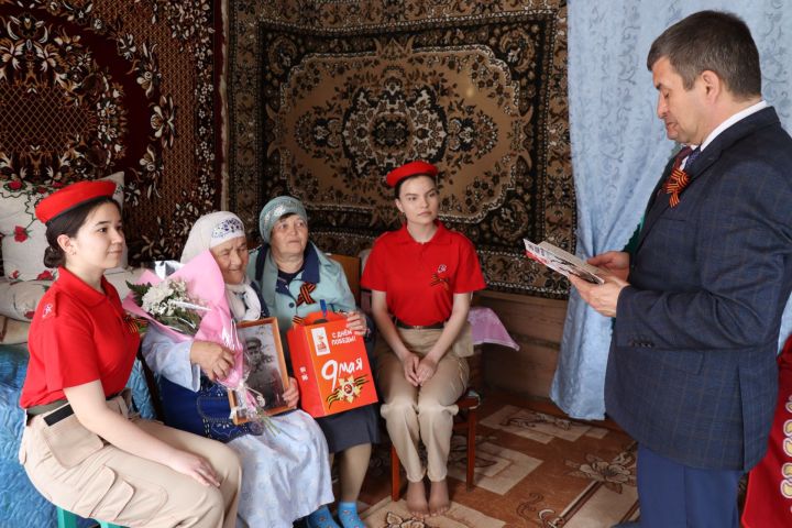 В Дрожжановском районе РТ вручают подарки ветеранам ко Дню Победы