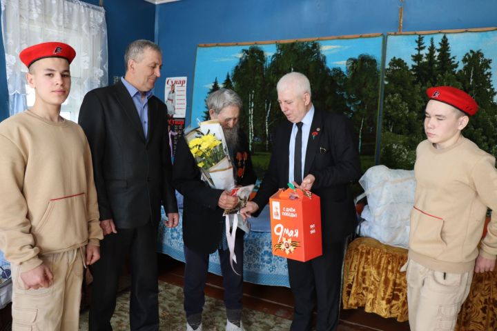 В Дрожжановском районе РТ вручают подарки ветеранам ко Дню Победы