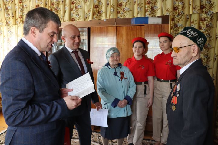 В Дрожжановском районе РТ вручают подарки ветеранам ко Дню Победы