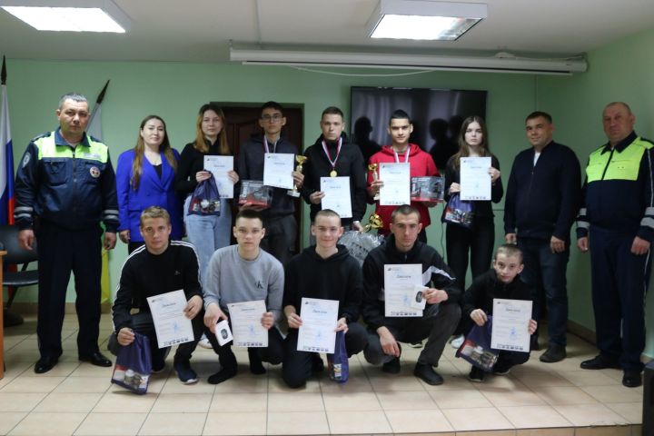 Автомногоборье в Дрожжановском техникуме: знатоки ПДД и мастера руля вышли в республиканский этап