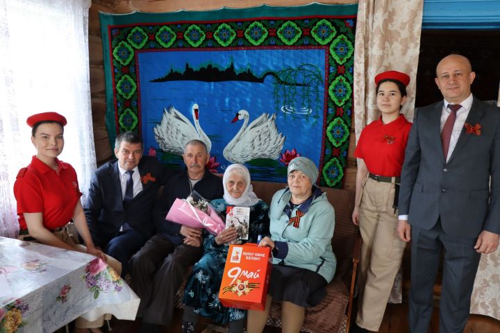 В Дрожжановском районе РТ вручают подарки ветеранам ко Дню Победы