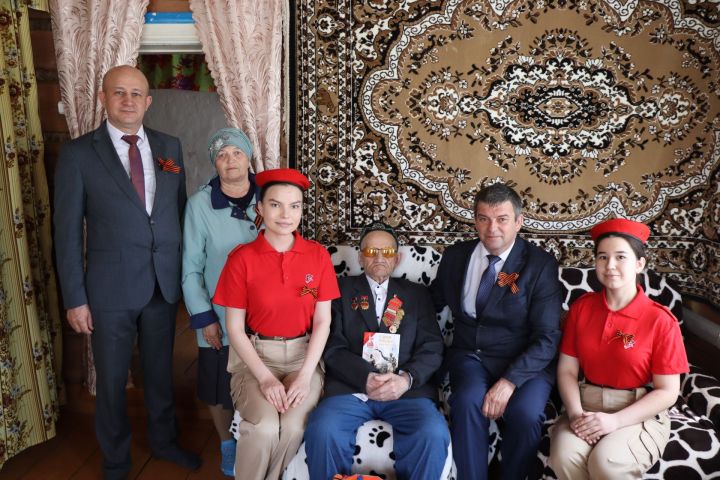 В Дрожжановском районе РТ вручают подарки ветеранам ко Дню Победы