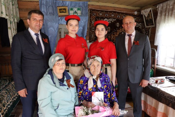 В Дрожжановском районе РТ вручают подарки ветеранам ко Дню Победы